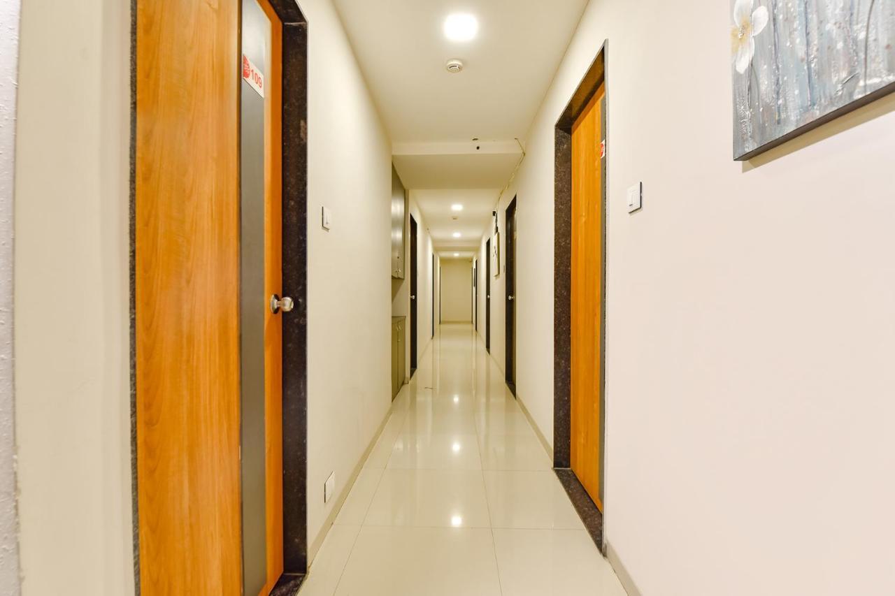 OYO Flagship 76949 Hotel Happinex Surat Exterior foto