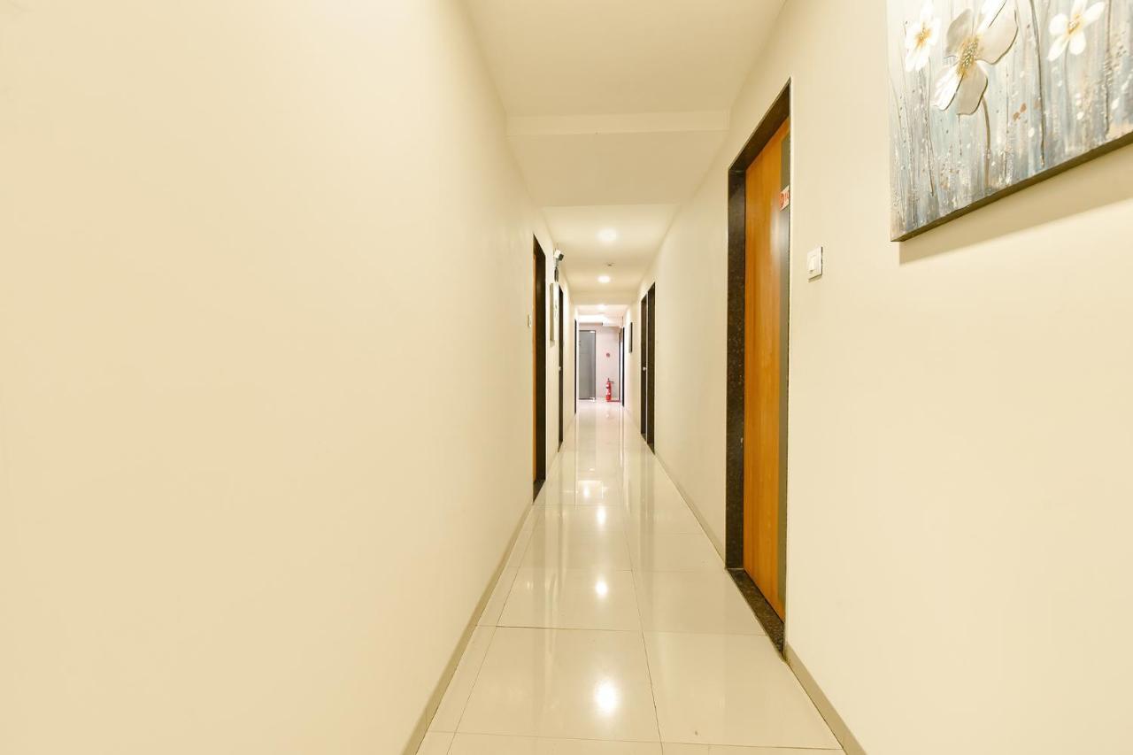OYO Flagship 76949 Hotel Happinex Surat Exterior foto