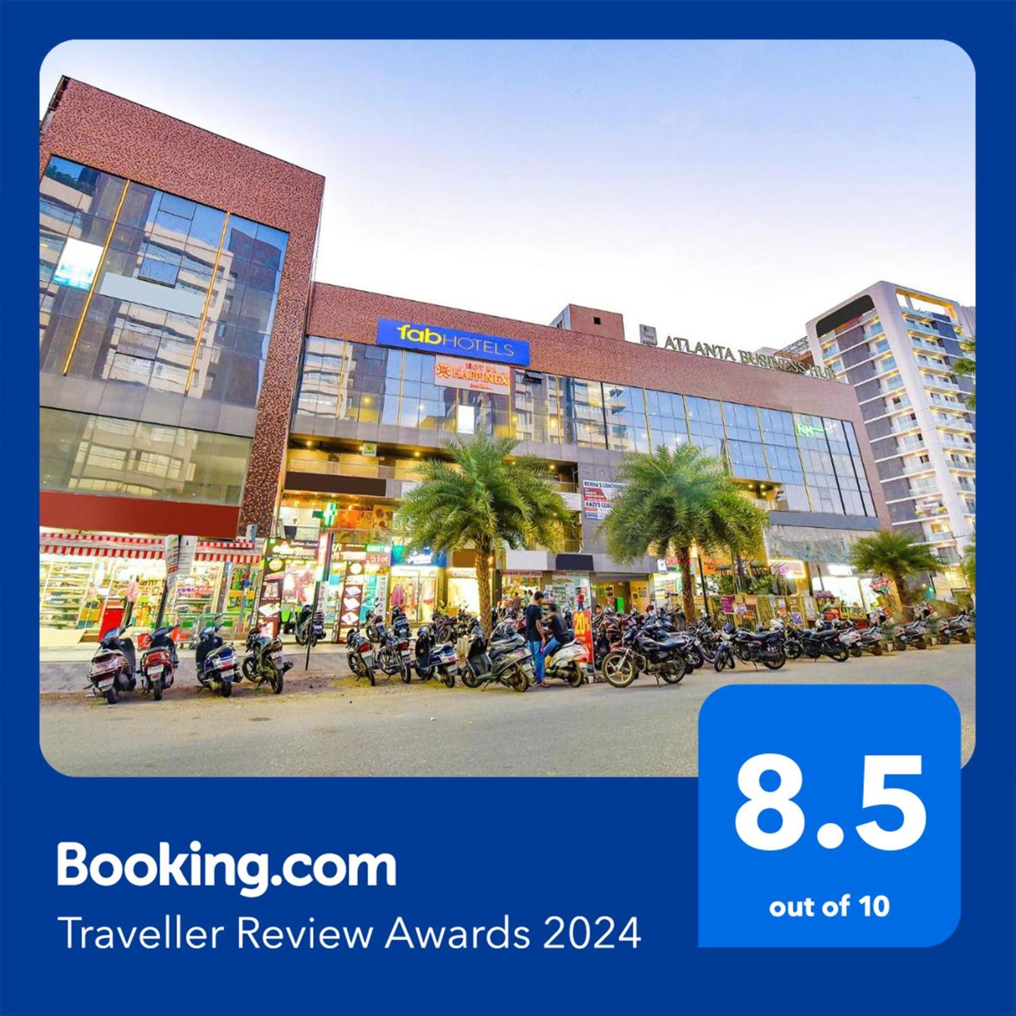 OYO Flagship 76949 Hotel Happinex Surat Exterior foto